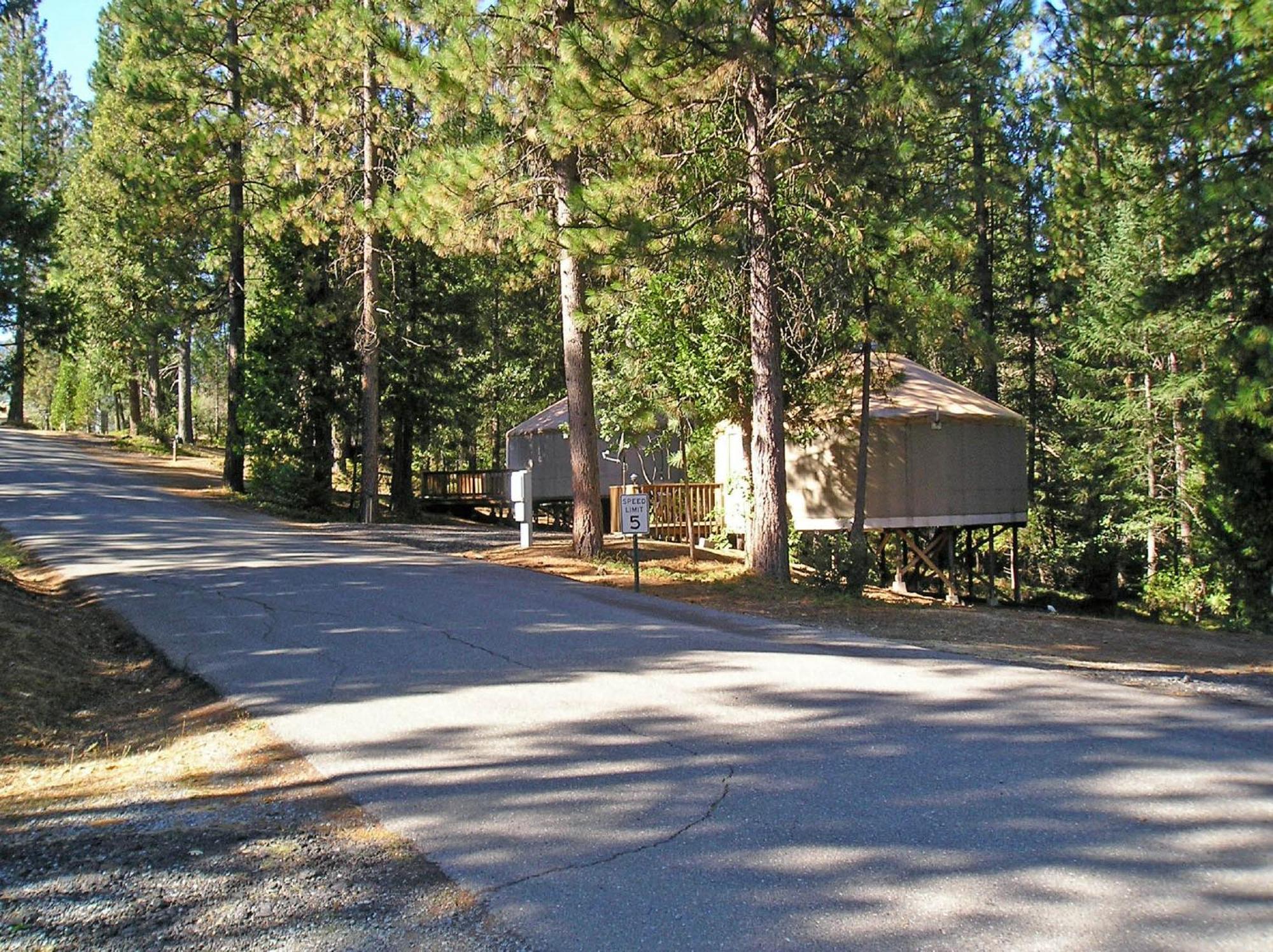 Yosemite Lakes Hillside Yurt 14 Harden Flat Exterior foto